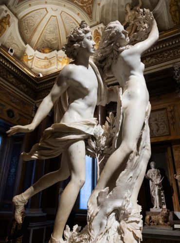 Comparison of a Baroque and a Modern sculpture. Gian Lorenzo Bernini, Apollo and Daphne, 1622–1625. Marble. Galleria Borghese, Rome; photo by paologallophoto from Canva.